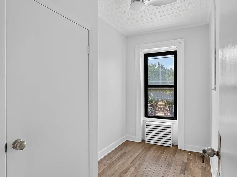 351 Smith St #3 — Photo 7