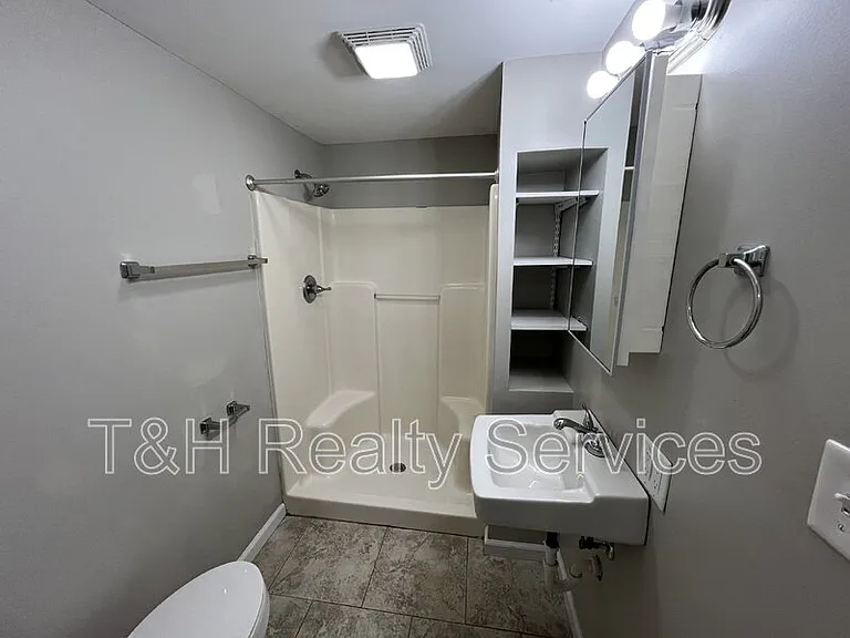 611 N Waldemere Ave — Photo 15