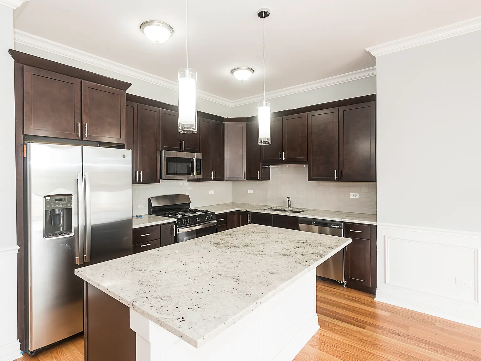 2 bed, 1100 sqft, $3,000 — Photo 4