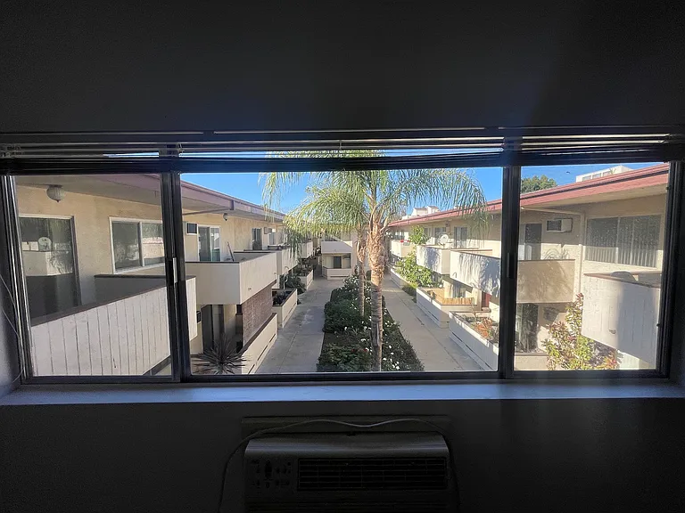 Newcastle Ave — Photo 16