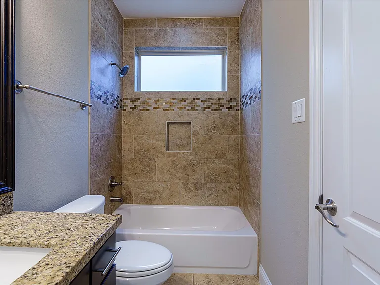 1518 Birdsall St #A — Photo 22