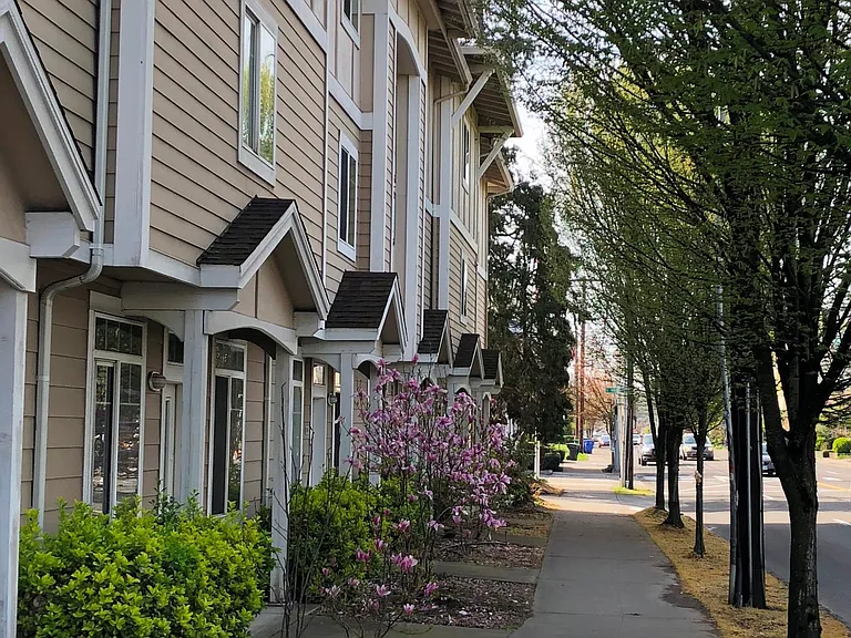 Cedarhurst Village — Photo 4