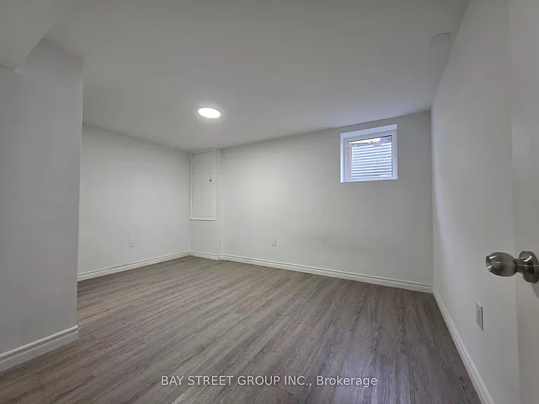 882 Southdown Dr #BASEMENT — Photo 11
