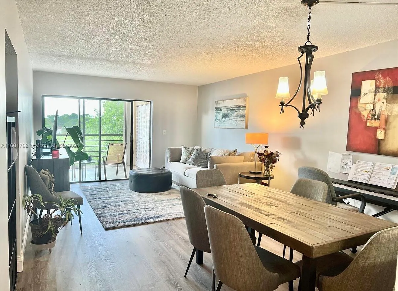 2 bed, 2.0 bath, 900 sqft, $2,200 — Photo 1