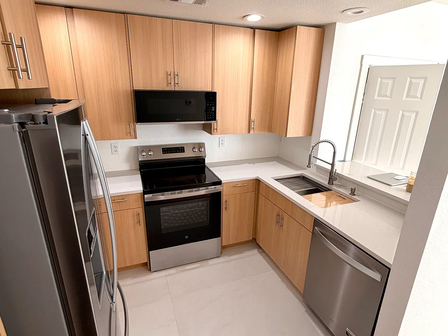 2 bed, 830 sqft, $2,599 — Photo 3
