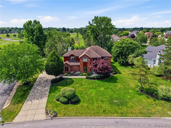 6236 Cloverleaf Dr, East Amherst, NY 14051