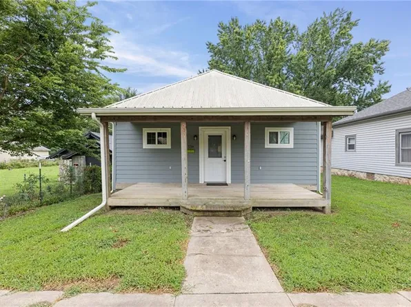 534 E 2nd Ave, Garnett, KS 66032