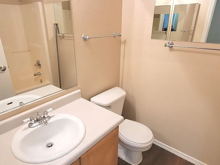 435 W Fabens Ln — Photo 18