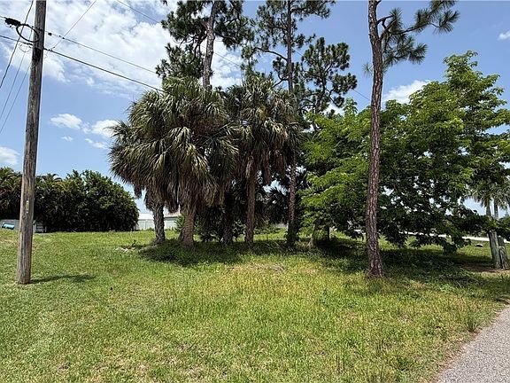 3rd image of 1719 NE 33rd Ln