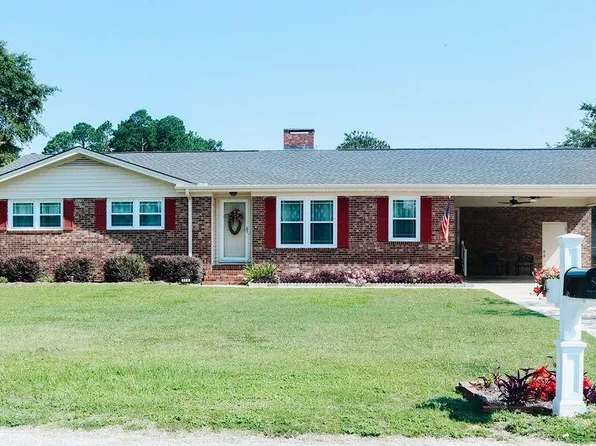 104 Chelsea Ln, Dunn, NC 28334