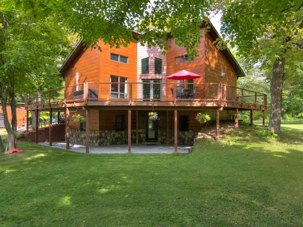 N5274 1st St, Spooner, WI 54801