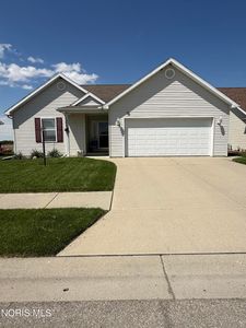 302 Hidden Ridge Dr, Delta, OH, 43515