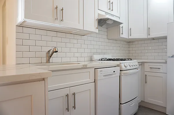 Rented by Harris Philip NYC | media 43