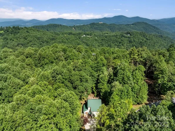 157 Shadowrun Rd, Hendersonville, NC 28792