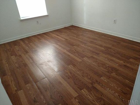 4th image of 768 Deedra Ave
