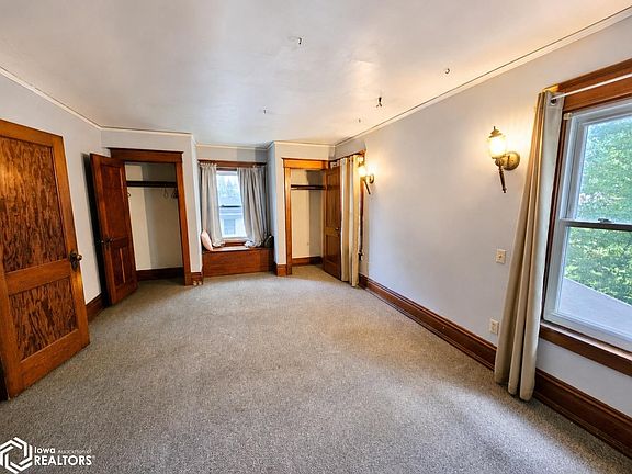 5th image of 212 S 7th St