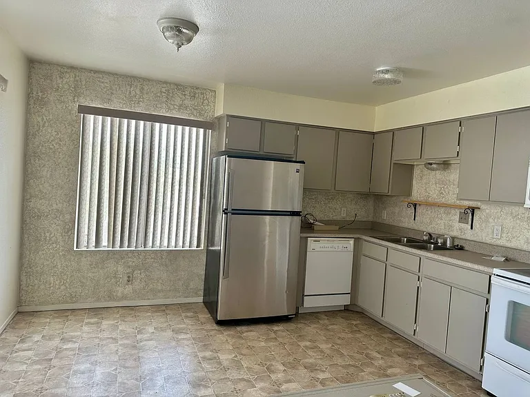 524 Fir St #102 — Photo 8