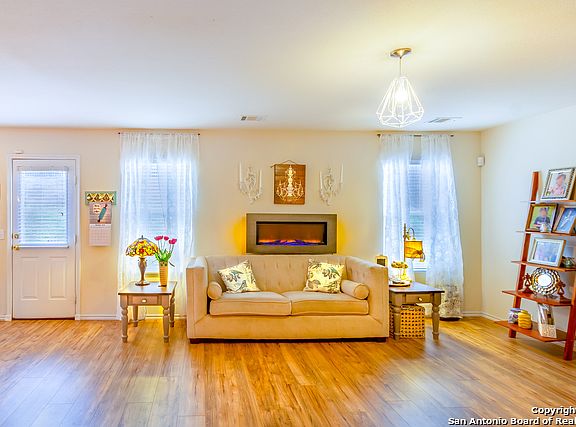 4th image of 5129 Columbia Dr