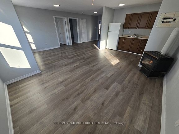 3rd image of 453 Bathurst St