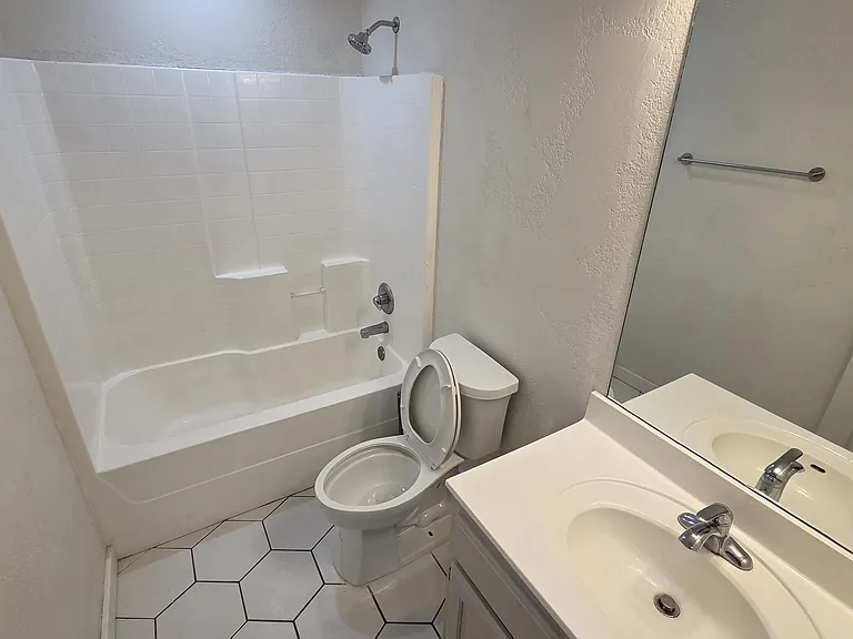 4848 FM 2484 — Photo 21