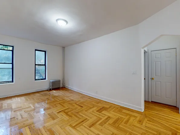 520 East 83rd Street image 1 of 7