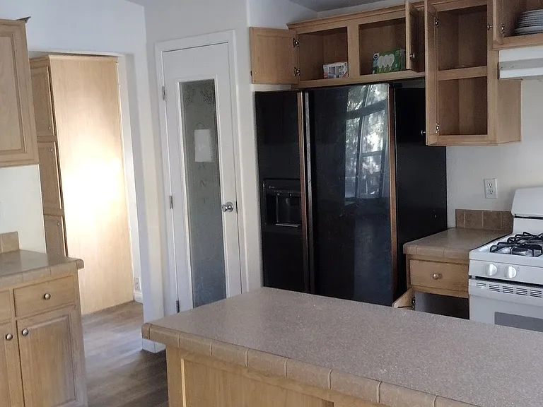 455 Kern Ave — Photo 3