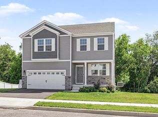 321 Knollwood Dr, Easton, PA 18040