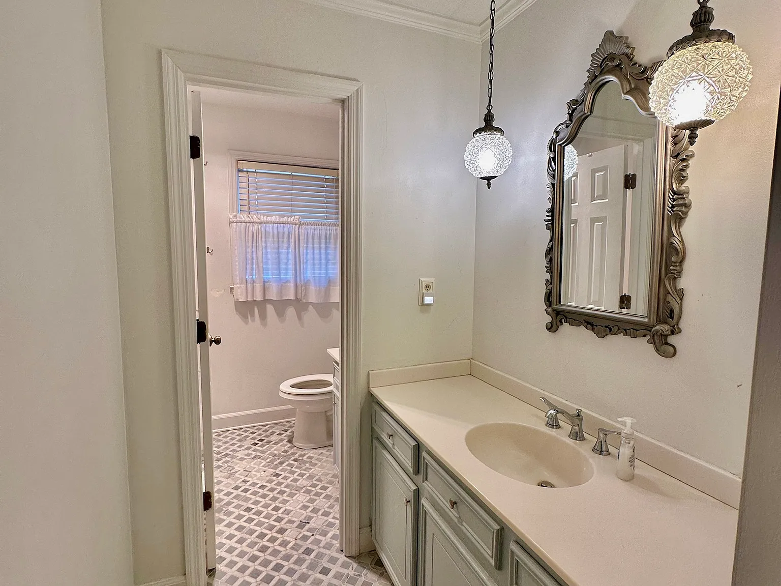 216 Leonard Cir — Photo 4