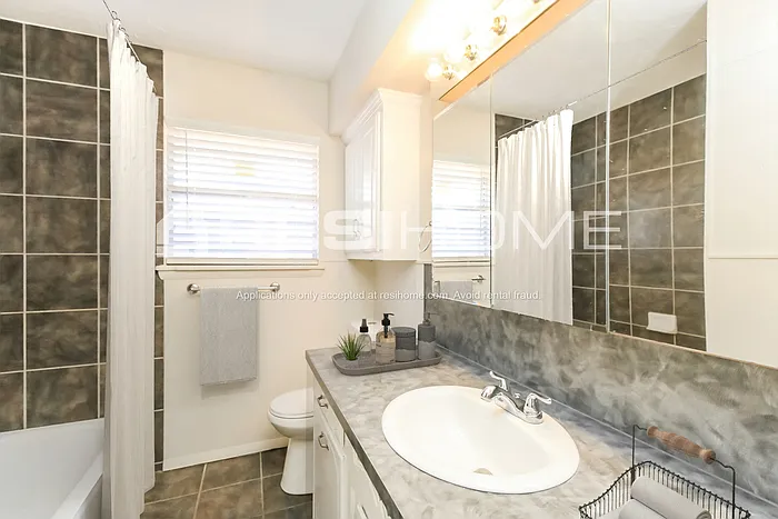 4721 Leslie Dr — Photo 11