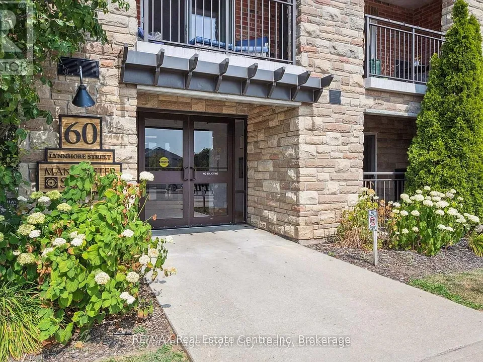 60 Lynnmore St #208