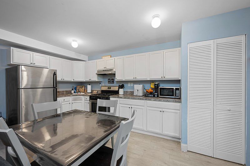 1st image of 132 El Camino Loop Floor 2