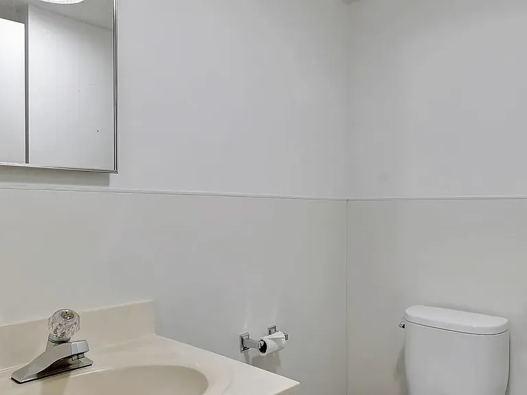 905 Dolphin Ave — Photo 13