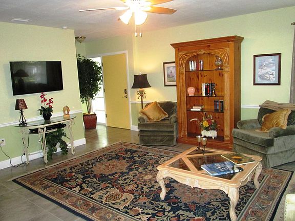 3rd image of 202 Avenue Des Parques S APT B