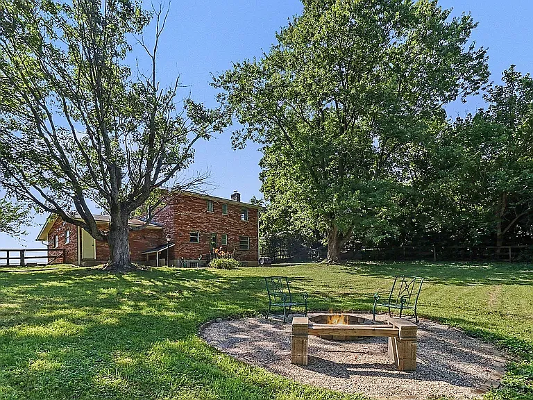 3 bed, 1900 sqft, $2,400 — Photo 4