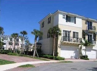 511 NW 39th Cir, Boca Raton, FL 33431