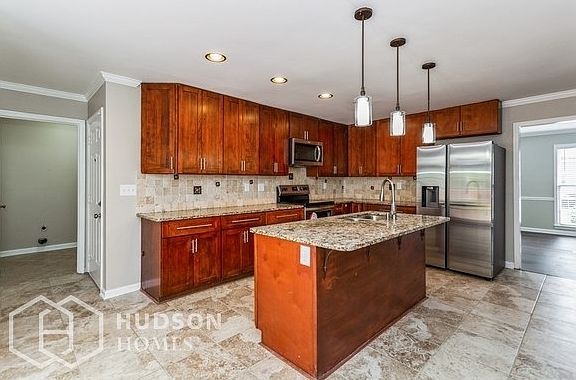 4th image of 2370 Montrose Pl