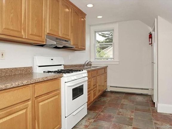 3rd image of 298 S Middletown Rd Floor 2