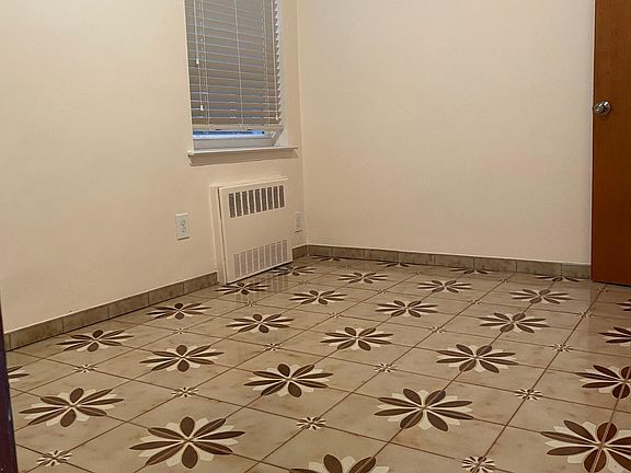 4th image of 138 Bay 13th St #2