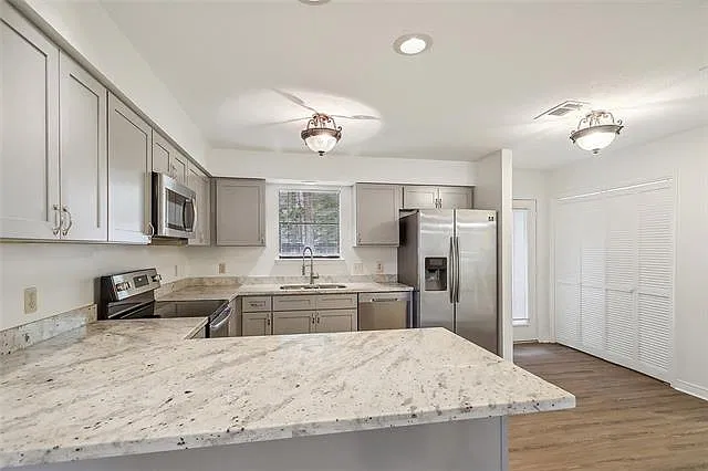 2 bed, 2.0 bath, 1132 sqft, $1,425 — Photo 3