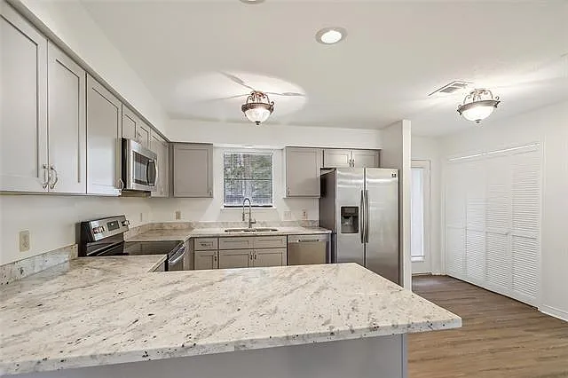 304 Teal Ct — Photo 3