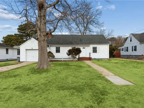 121 Cambridge Pl, Hampton, VA 23669