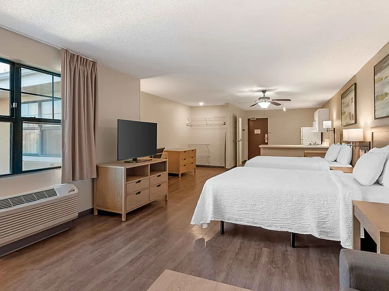 Deluxe Studio - 2 Queen Beds