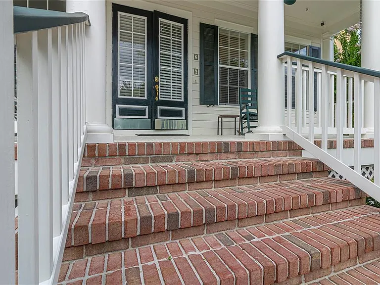 216 Eastpark Dr — Photo 5
