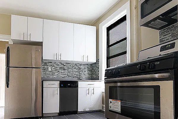 1st image of 552 Parkside Ave #4