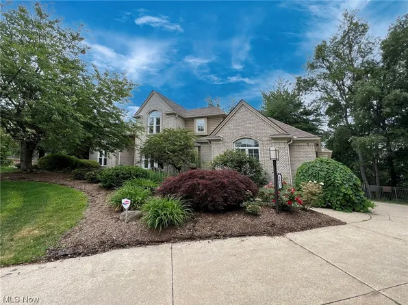 6621 Knightsbridge Ave NW, Canton, OH 44718