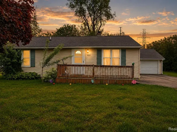 4111 Risedorph St, Burton, MI 48509