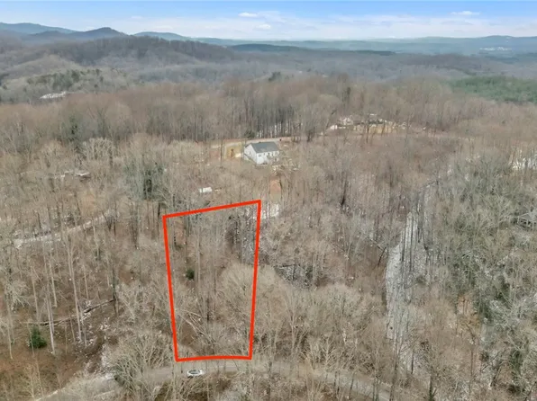 33 Forest Dr, Travelers Rest, SC 29690