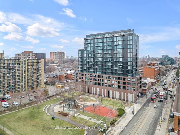 2nd image of 270 Dufferin St #1106