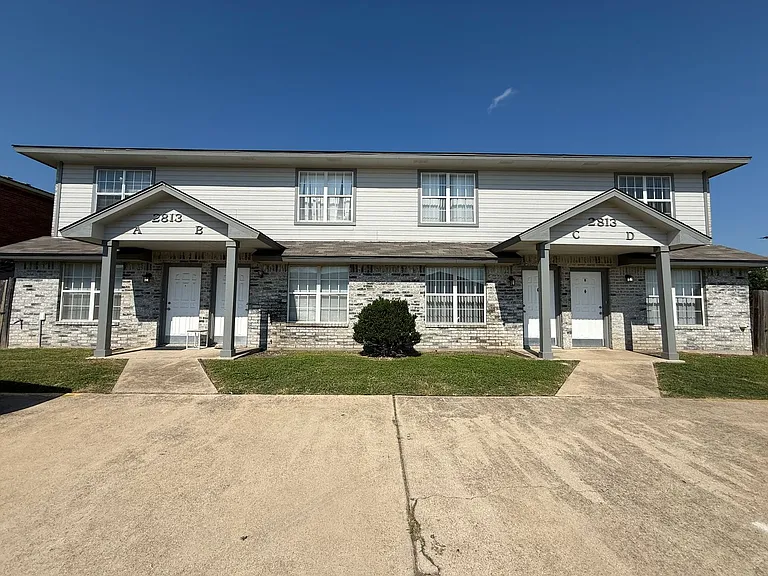 2813 Cantabrian Dr — Photo 1