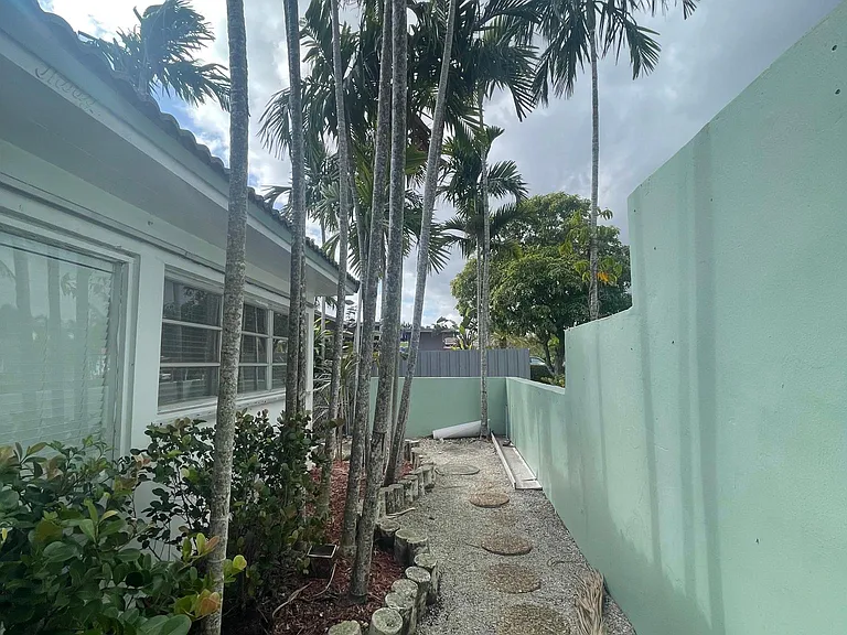 6730 SW 26th Ter — Photo 17